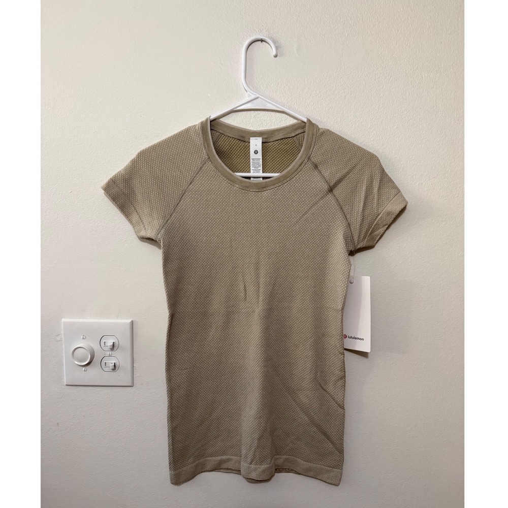 Lululemon Swiftly Tech Tee 2.0 Textured Knit Size 4 GMBC/SHOK/WHT NWT
